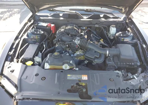 2014 Ford Mustang V6 Premium z USA, uszkodzony, nr VIN 1ZVBP8AM6E5327532